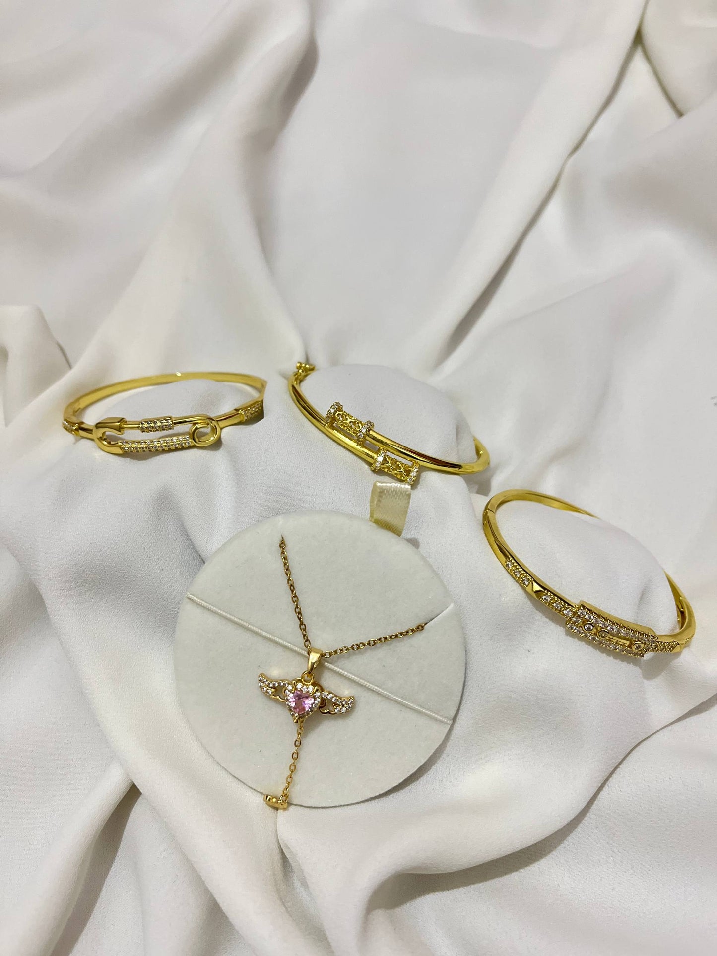 ENSEMBLE 3 BRACELETS + COLLIER ANGE D'AMOUR GRATUIT